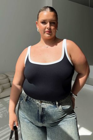 Astrea Bodysuit Black / White Curve