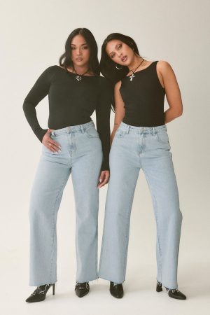 Arlington Straight Leg Denim Jeans Light Wash