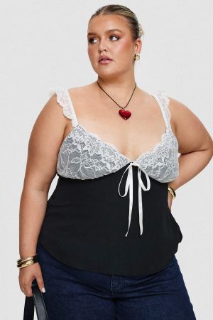 Delvonte Top Black Curve