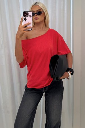 Winny Off Shoulder Tee Red