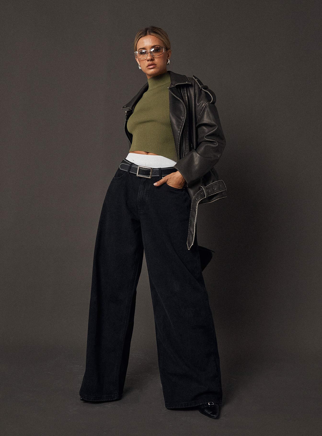 Naylor Mid Rise Wide Leg Jeans Washed Black Tall - Image 7
