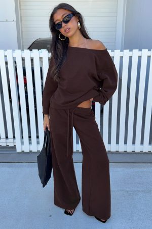 Wellness Off The Shoulder Jumper Brown