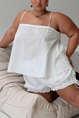 Invisible String Sleep Top White Curve