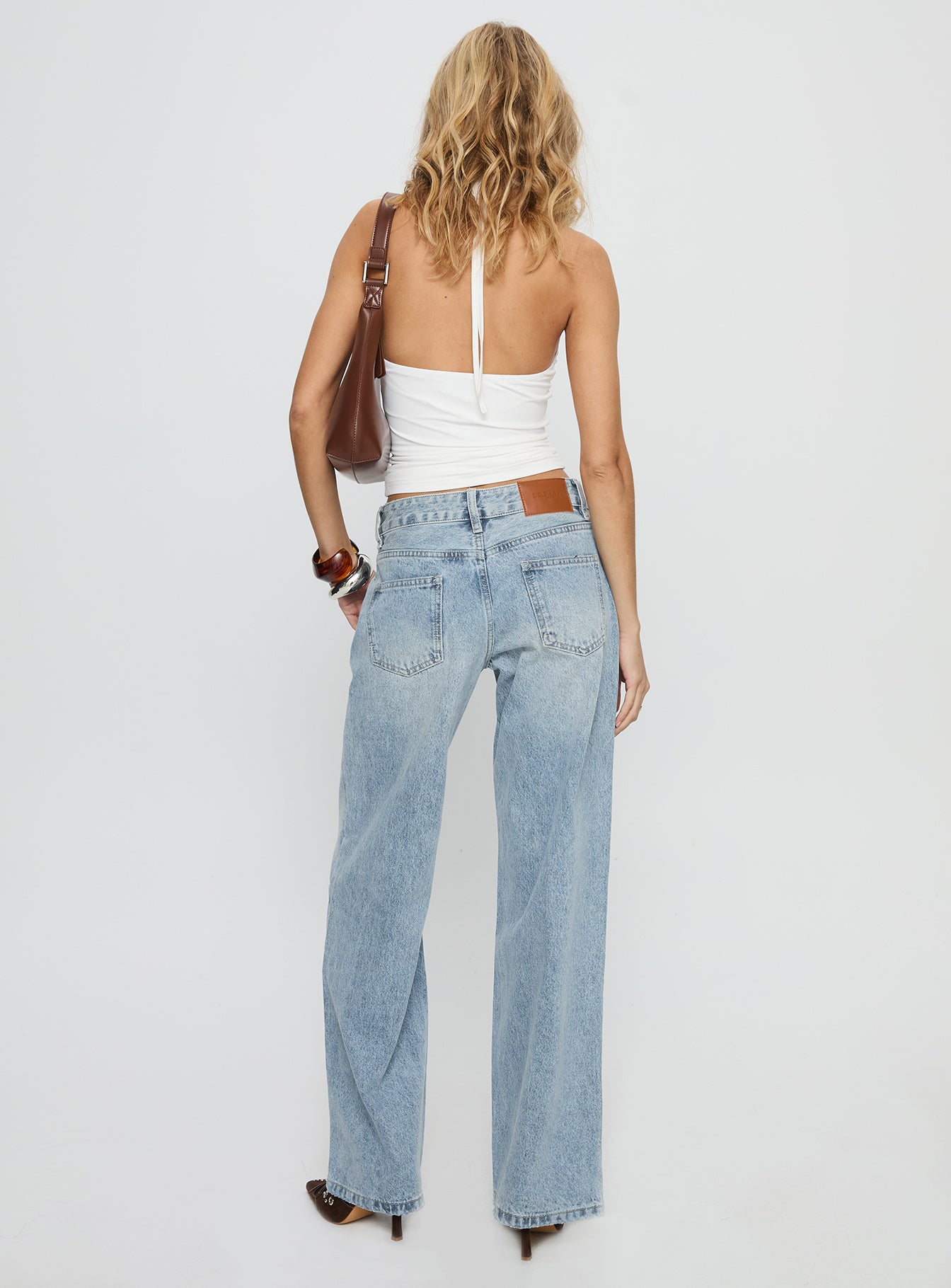 Serenitia Mid Rise Straight Leg Jeans Light Wash - Image 4