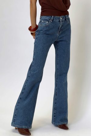 Magic Mirror Mid Rise Bootleg Jeans Mid Blue Wash