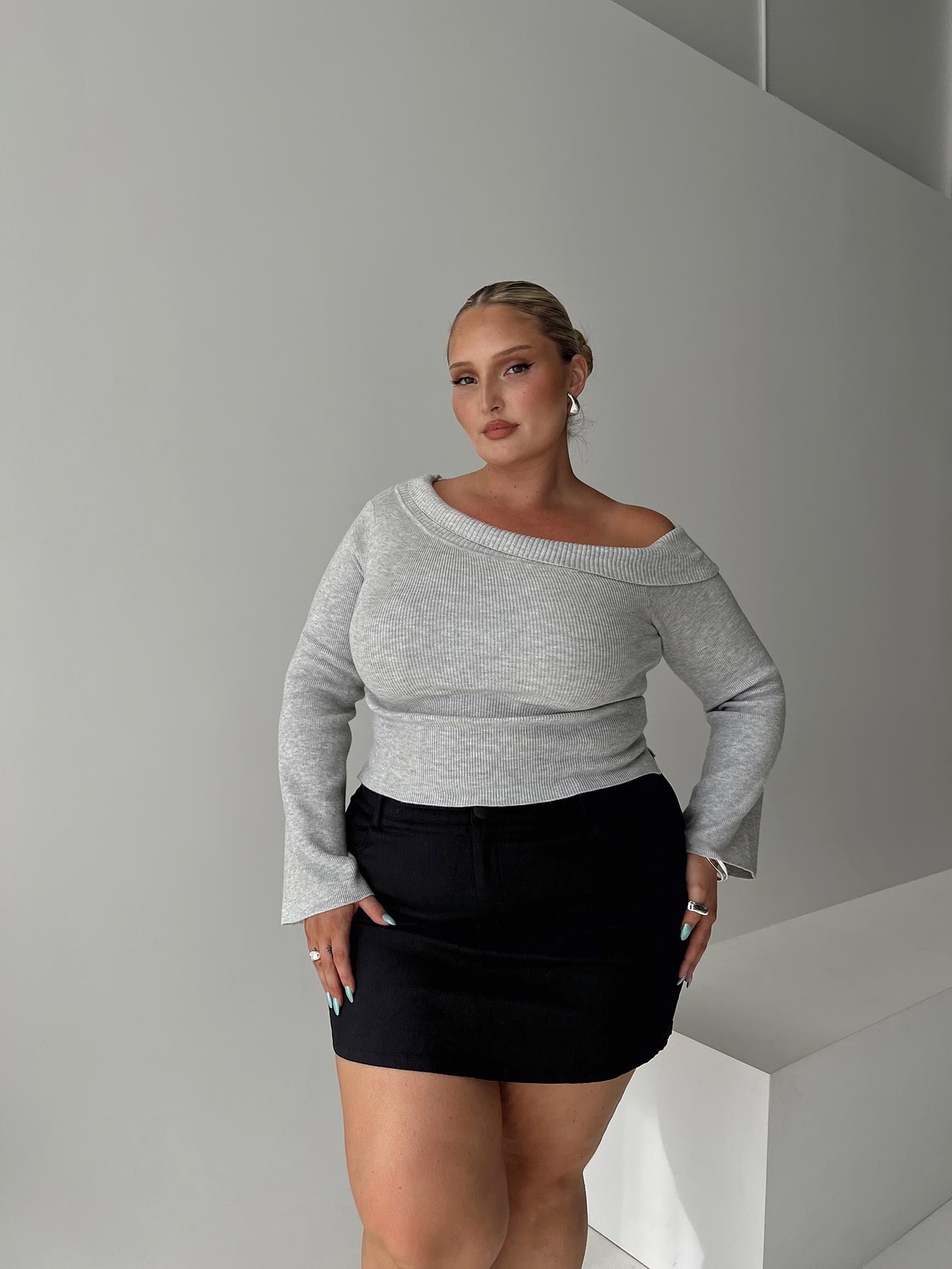 Sina Off The Shoulder Top Grey Curve - Image 5