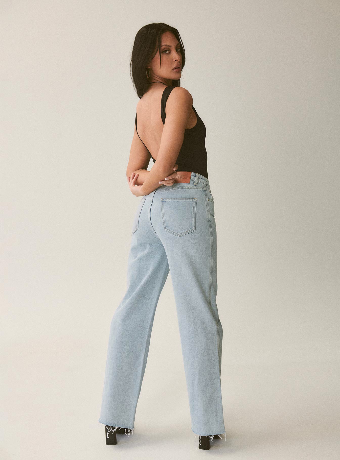 Arlington Straight Leg Denim Jeans Light Wash - Image 2