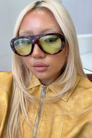 Prized Possession Aviator Sunglasses Tort