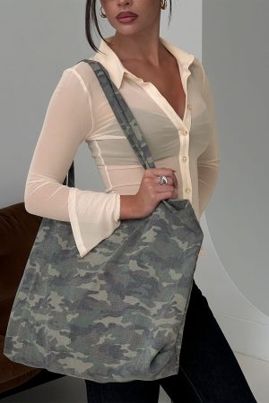 Smolder Tote Bag Camo