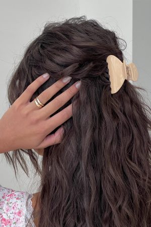 Charls Claw Clip Beige