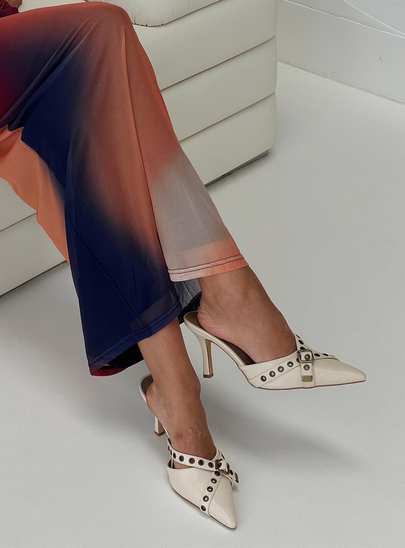 Compelling Pointed Toe Heels Beige - Image 6