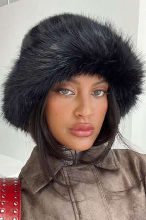 Avaah Fluffy Hat Black