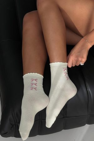 Teen Spirit Bow Socks White / Pink