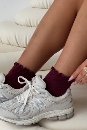 Ribbed Ruffle Socks Burgundy