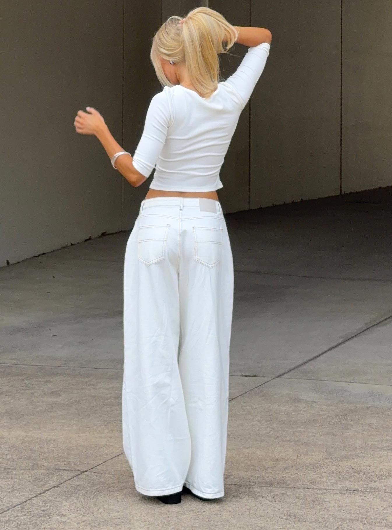 Naylor Mid Rise Wide Leg Jeans Cream Petite - Image 11