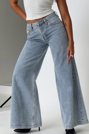 Toby Low Rise Baggy Jeans Light Wash