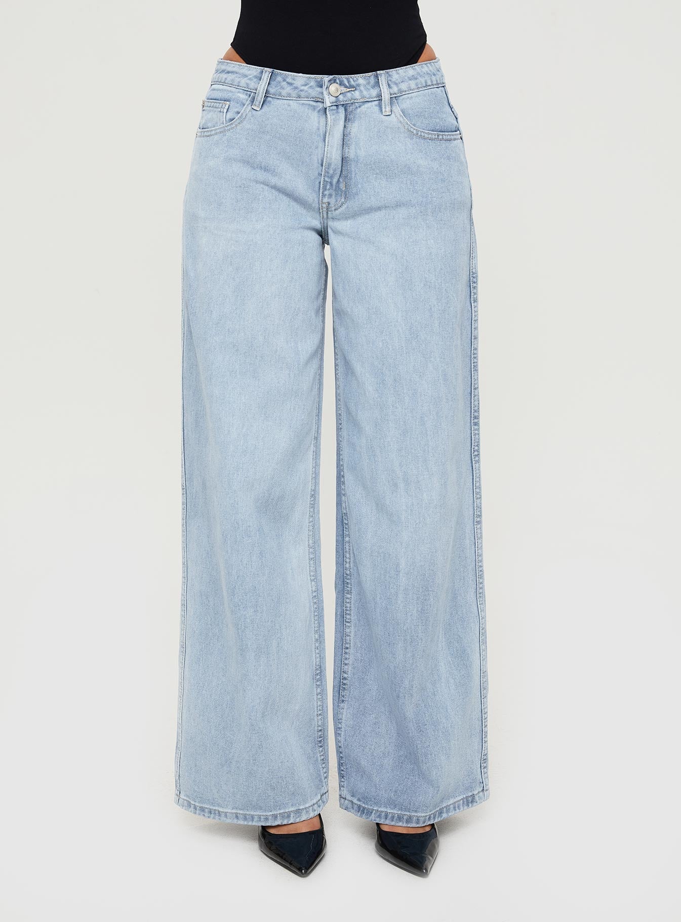 Ramos Low Rise Wide Leg Jeans Light Blue Wash Petite - Image 2