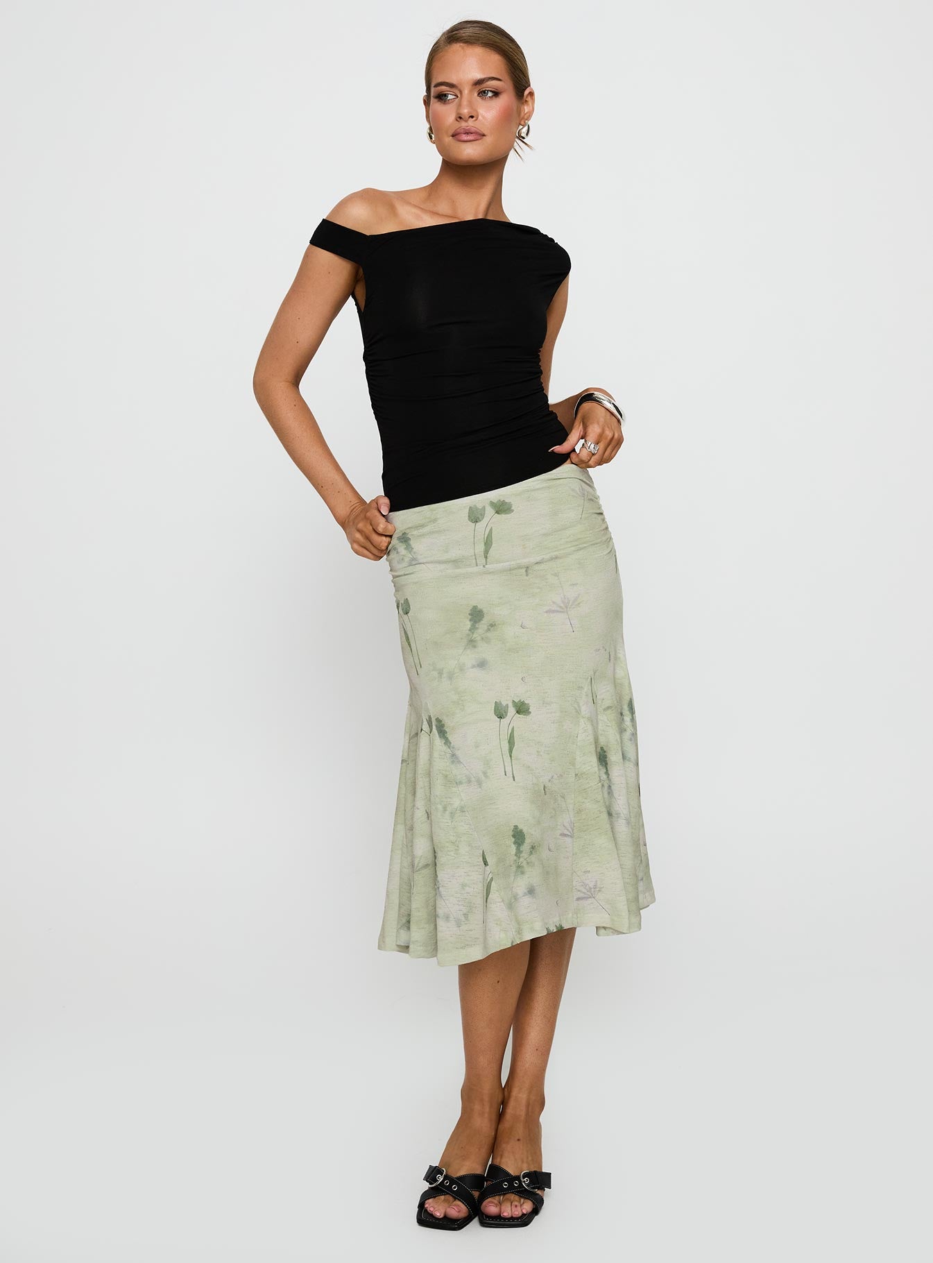 Lewish Low Rise Midi Skirt Green Floral - Image 2