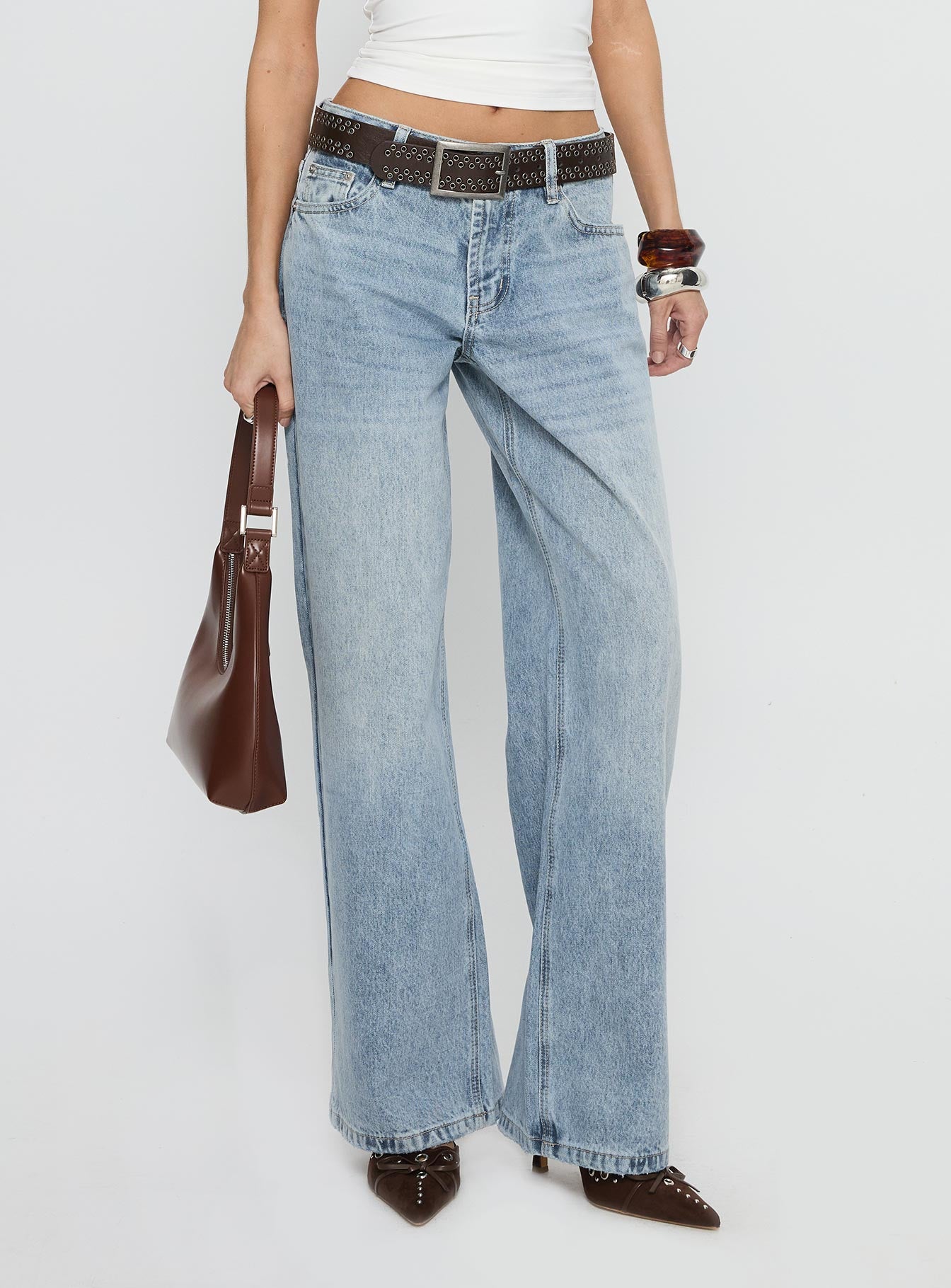Serenitia Mid Rise Straight Leg Jeans Light Wash - Image 2