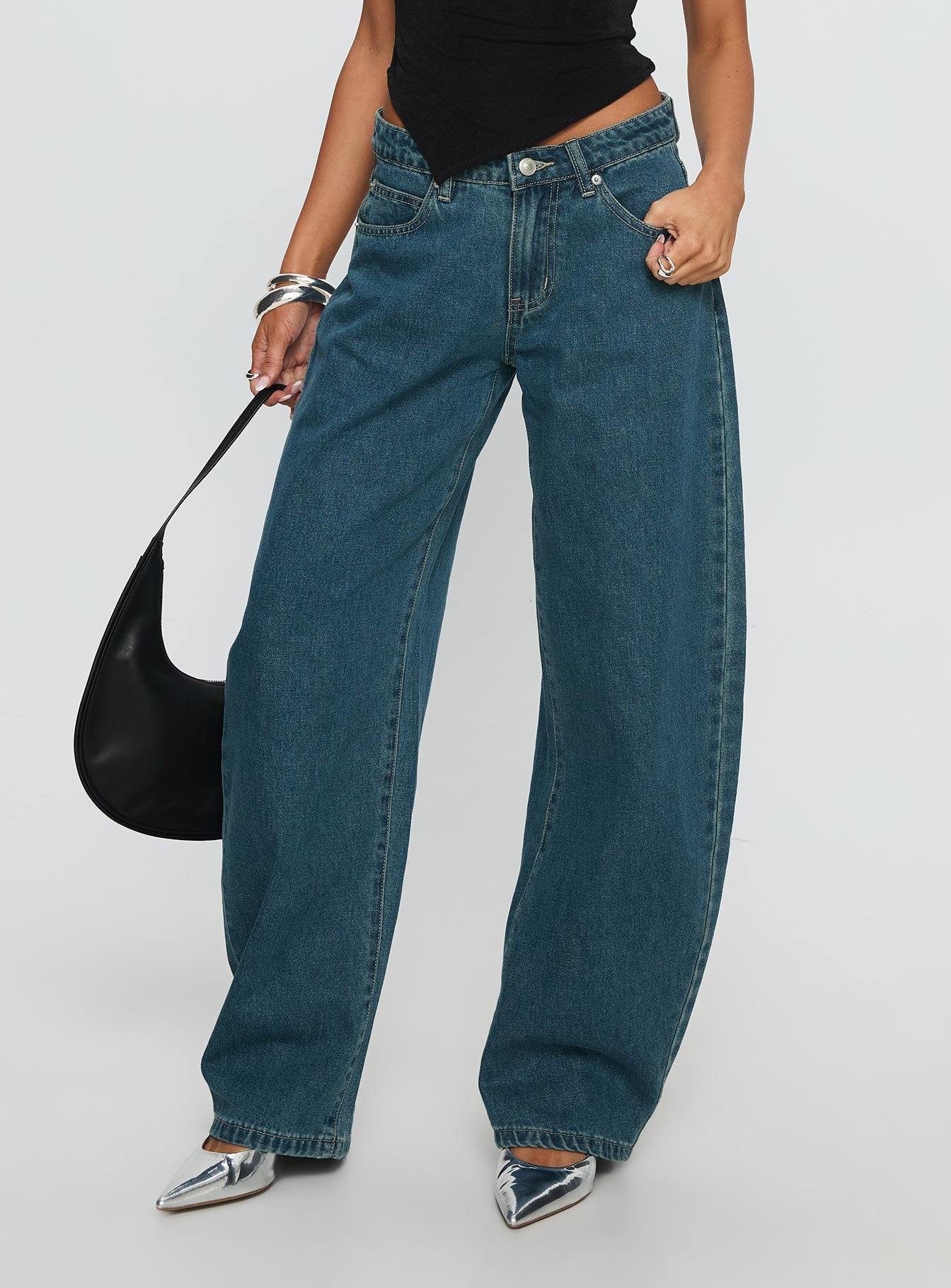 Juda Mid Rise Barrel Leg Jeans Mid Blue Wash - Image 2