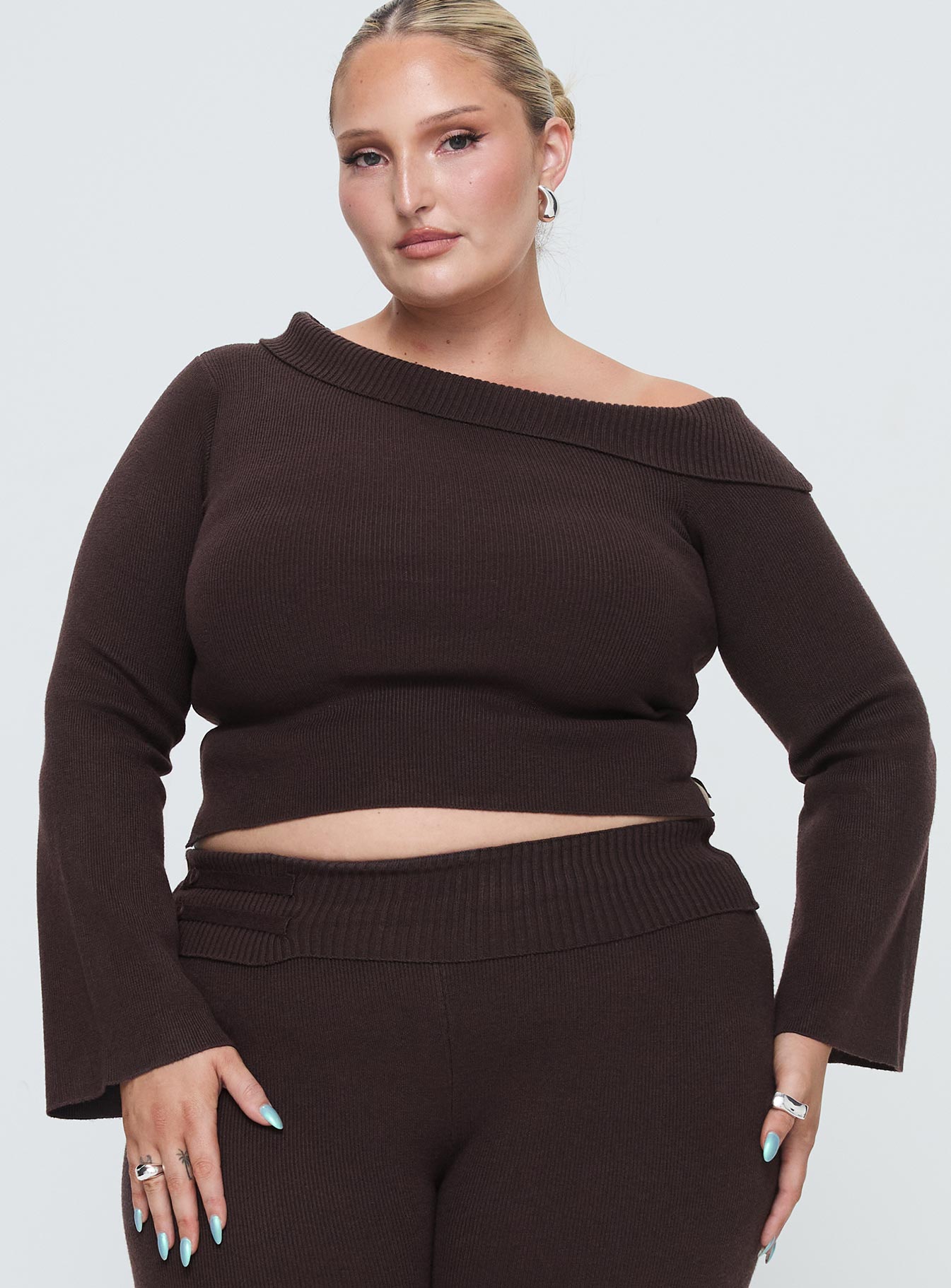 Sina Off The Shoulder Top Chocolate Curve - Image 2