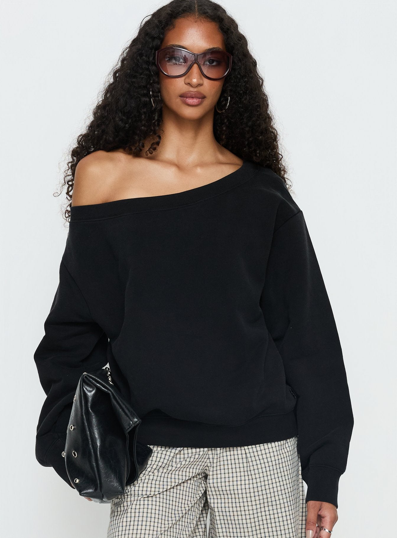Wellness Off the Shoulder Jumper Washed Black - Image 2