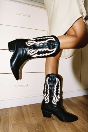 Billini Norva Boots Black / Bone