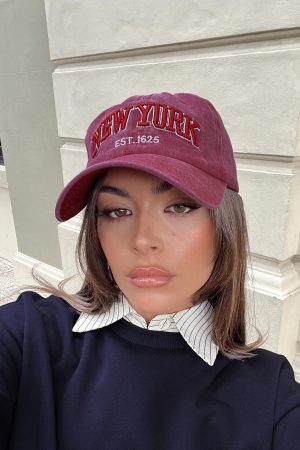 Normal Girl Hat Washed Red