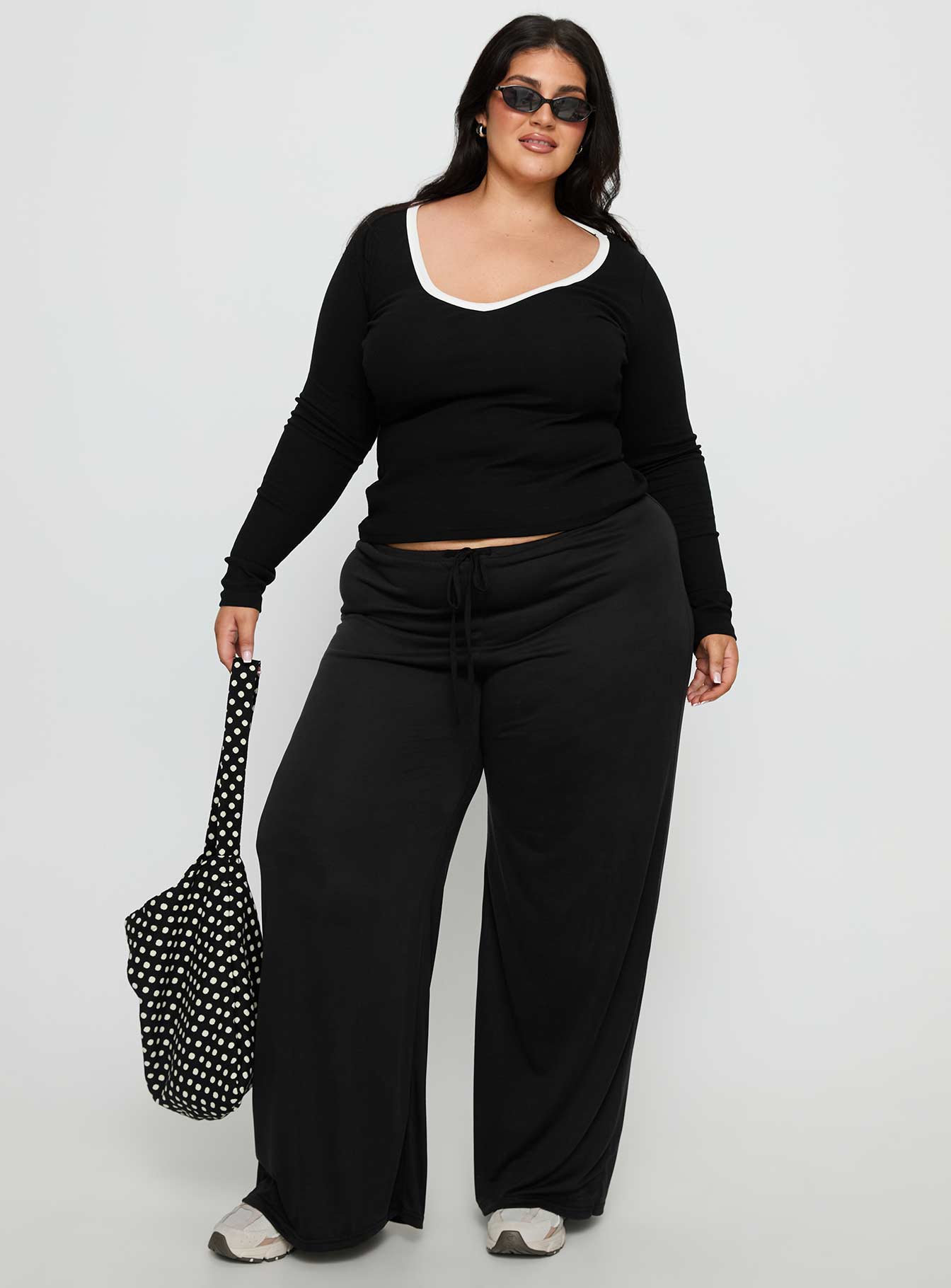 Baseline V Neck Long Sleeve Top Black / White Curve - Image 3