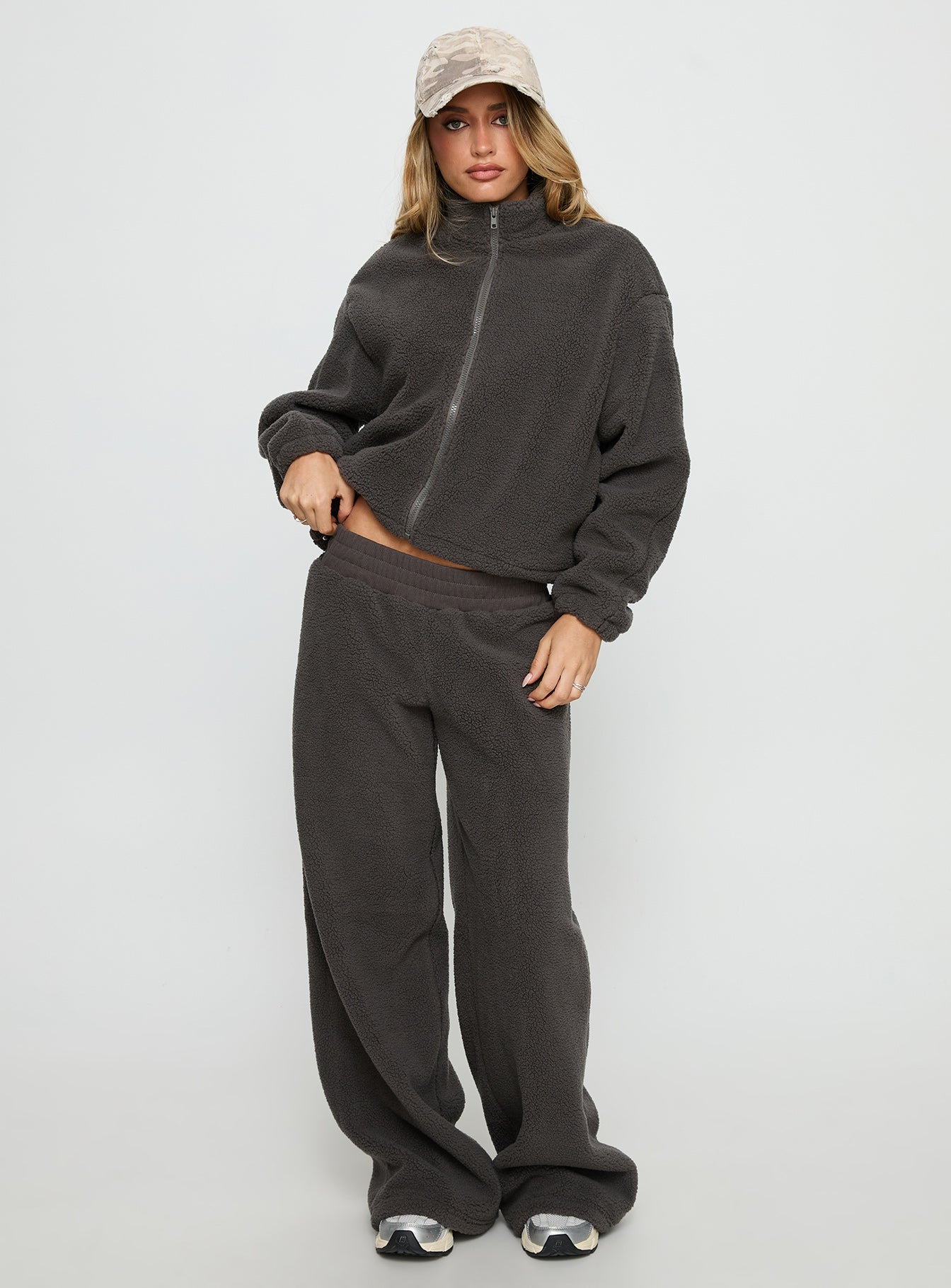 Siberia Fleece Track Pant Charcoal - Image 3