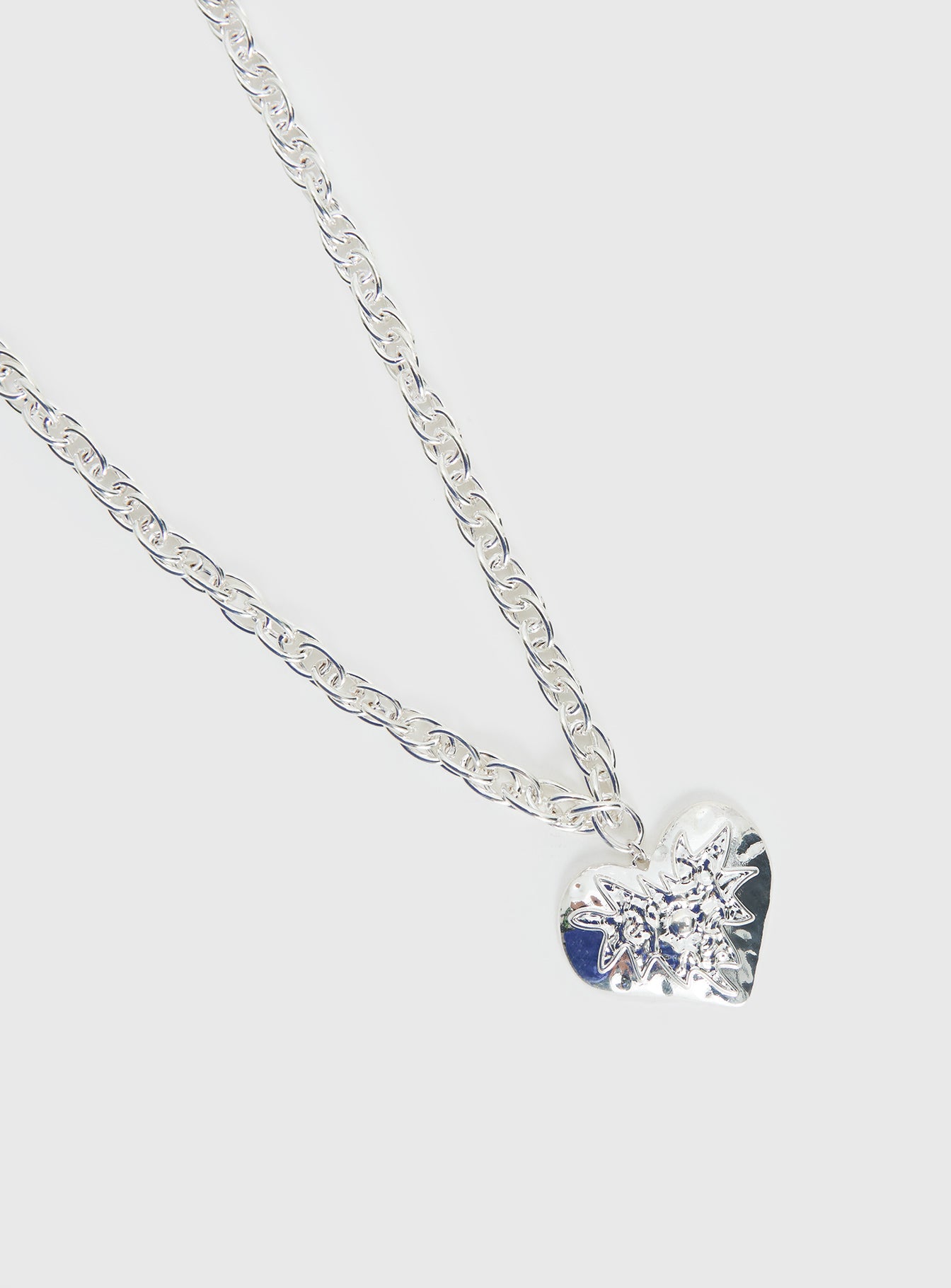 Capree Chunky Heart Necklace Silver - Image 3