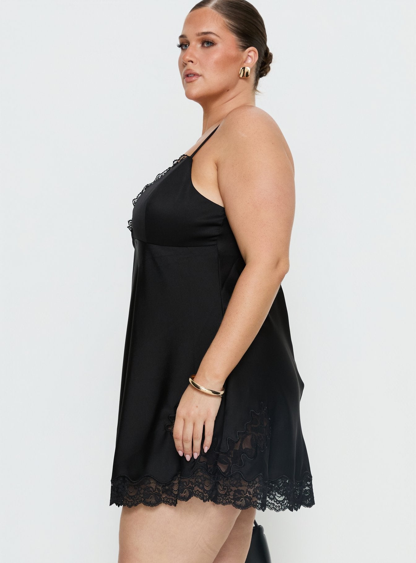 Aloura Spliced Lace Mini Dress Black Curve - Image 4