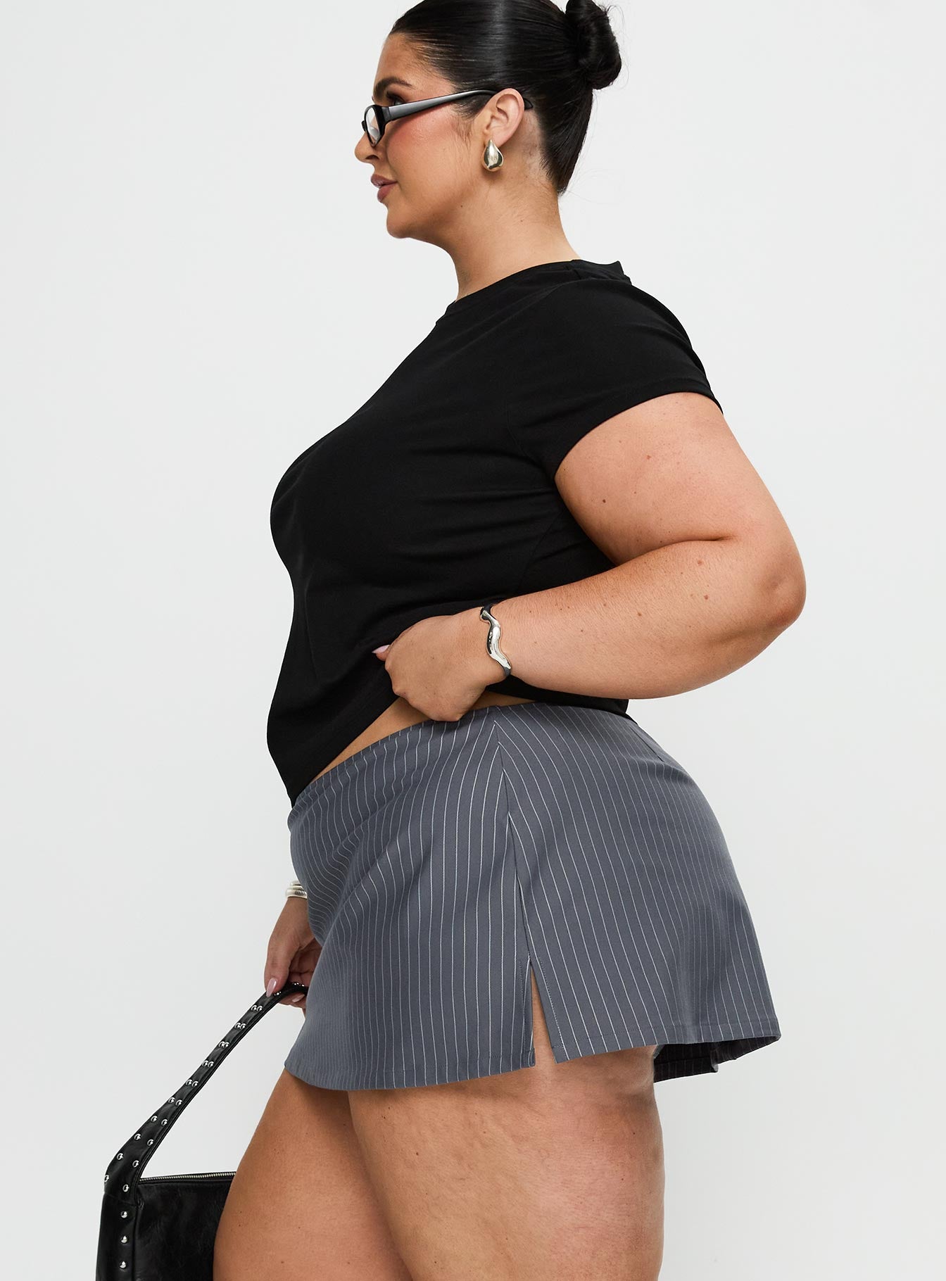 Can't Sleep Skort Charcoal Stripe Curve - Image 4