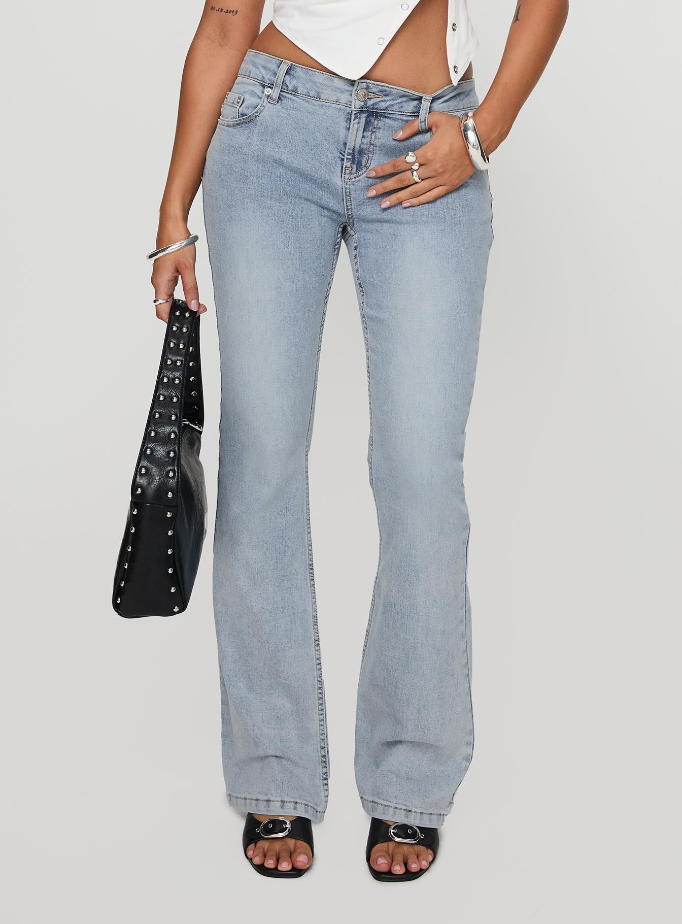 Bethany Low Rise Bootleg Jeans Light Wash - Image 2