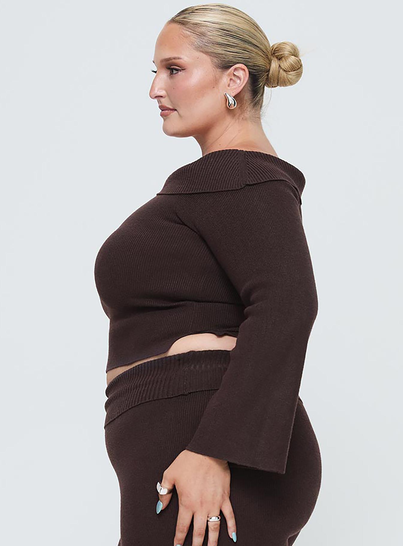 Sina Off The Shoulder Top Chocolate Curve - Image 4