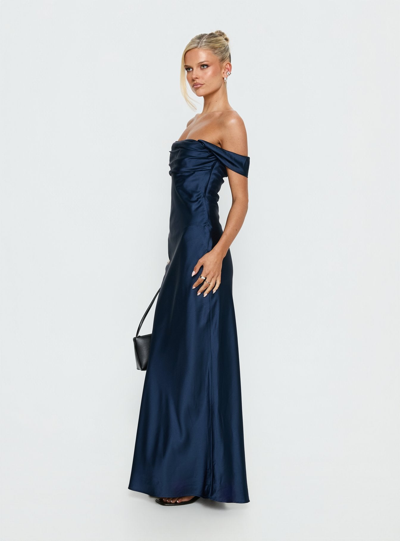 Azura Off The Shoulder Maxi Dress Navy - Image 4