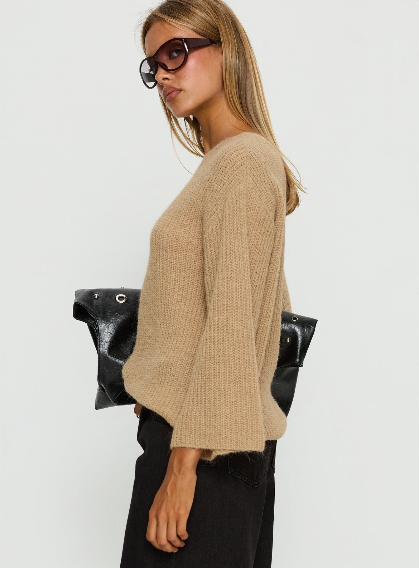 Delyn Off Shoulder Slouchy Knit Sweater Camel - Image 4