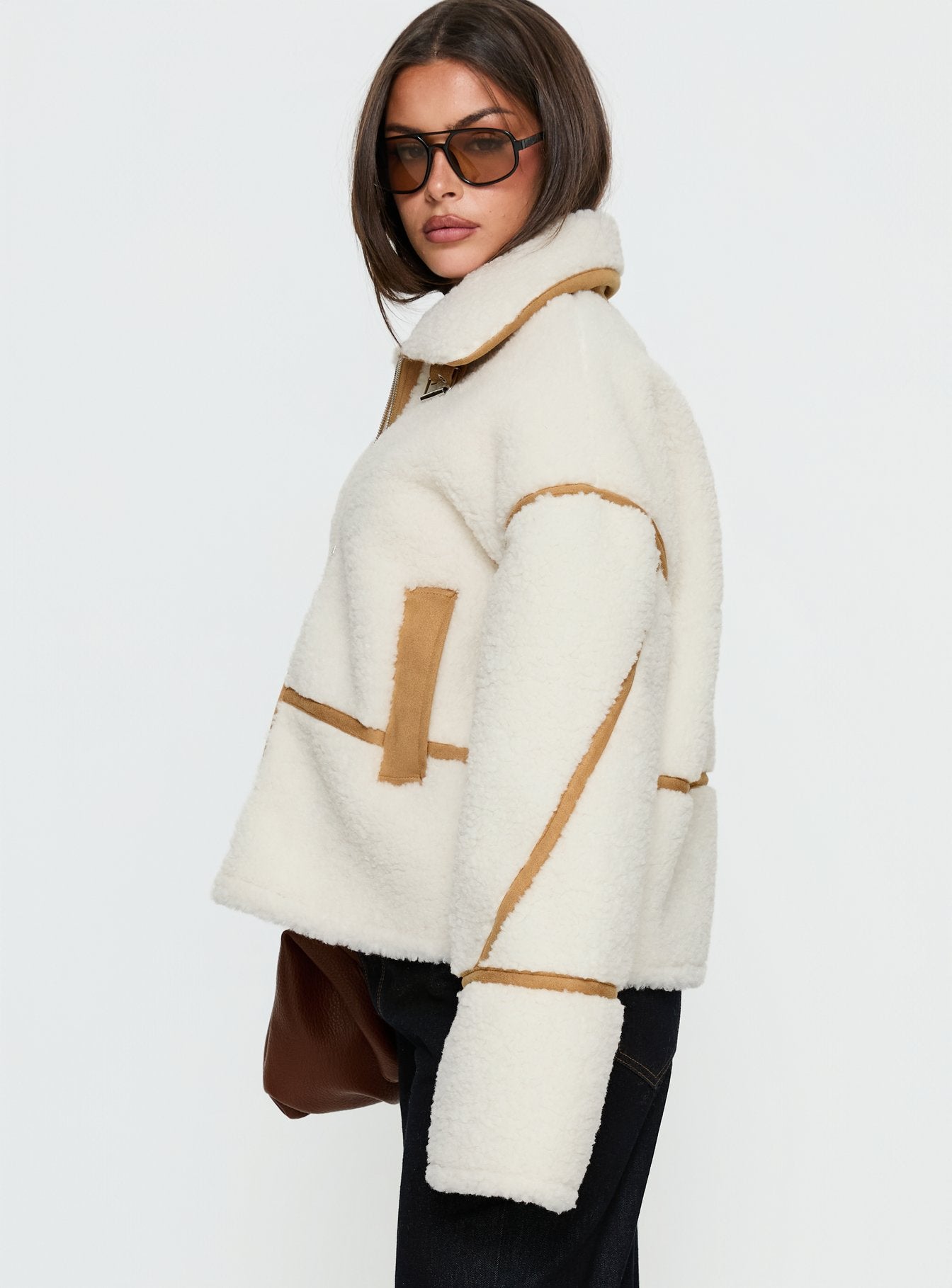 Briane Contrast Teddy Jacket White - Image 4