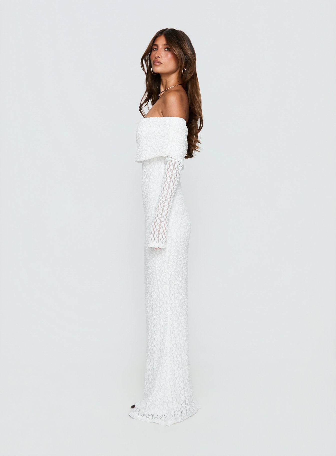 Sofenna Long Sleeve Off Shoulder Maxi Dress White - Image 4