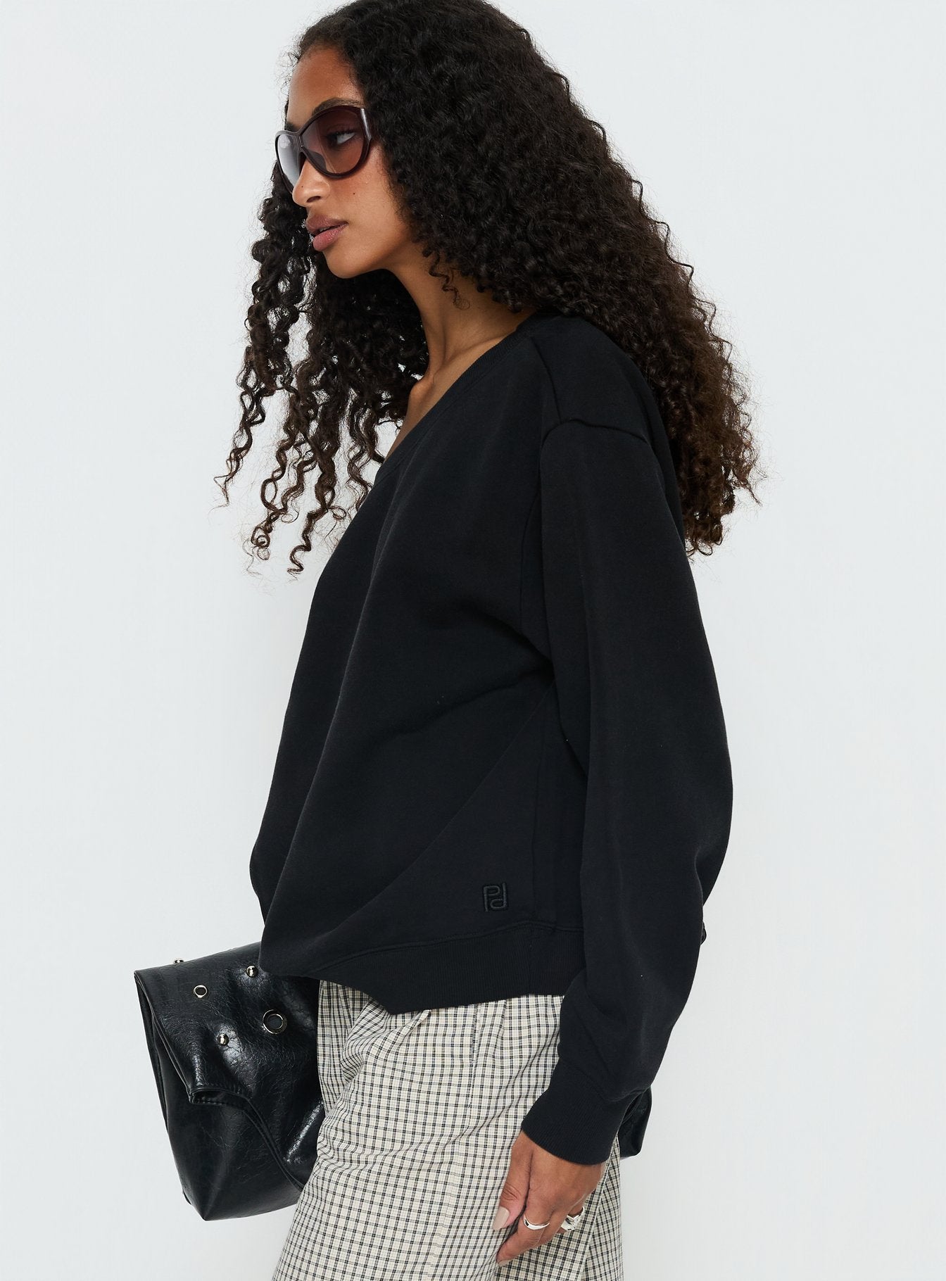 Wellness Off the Shoulder Jumper Washed Black - Image 4