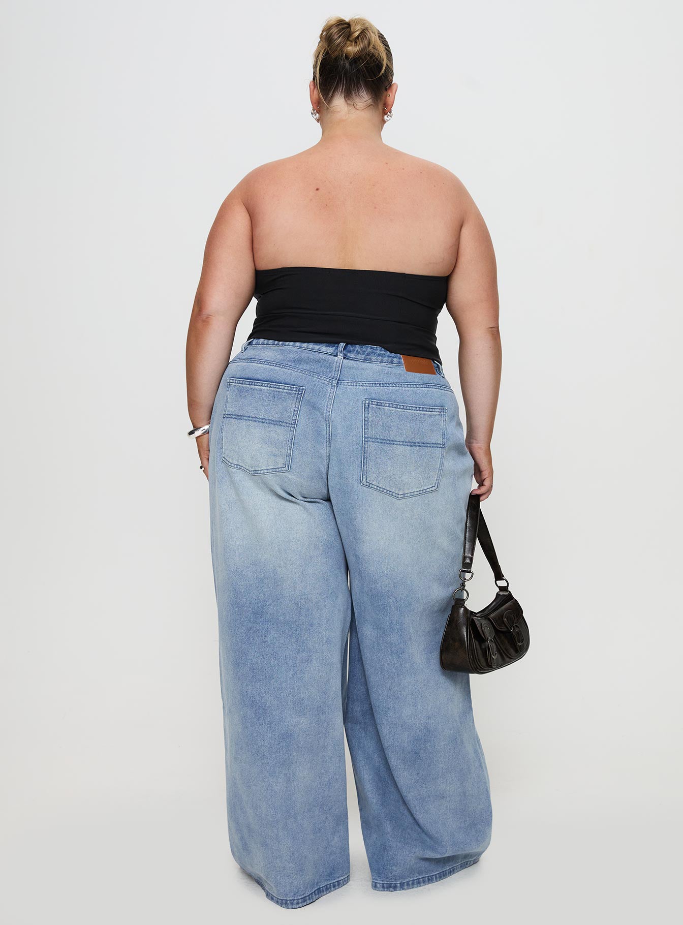 Naylor Mid Rise Wide Leg Jeans Light Wash Denim Curve - Image 4