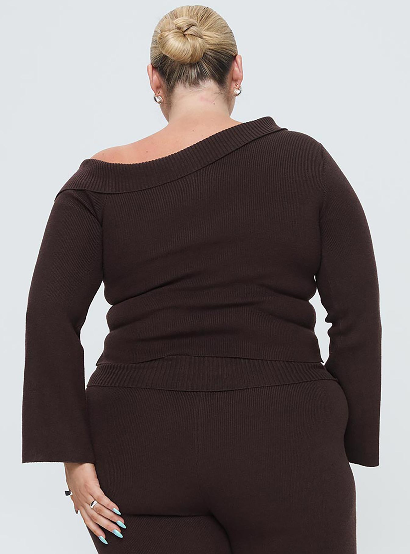Sina Off The Shoulder Top Chocolate Curve - Image 5