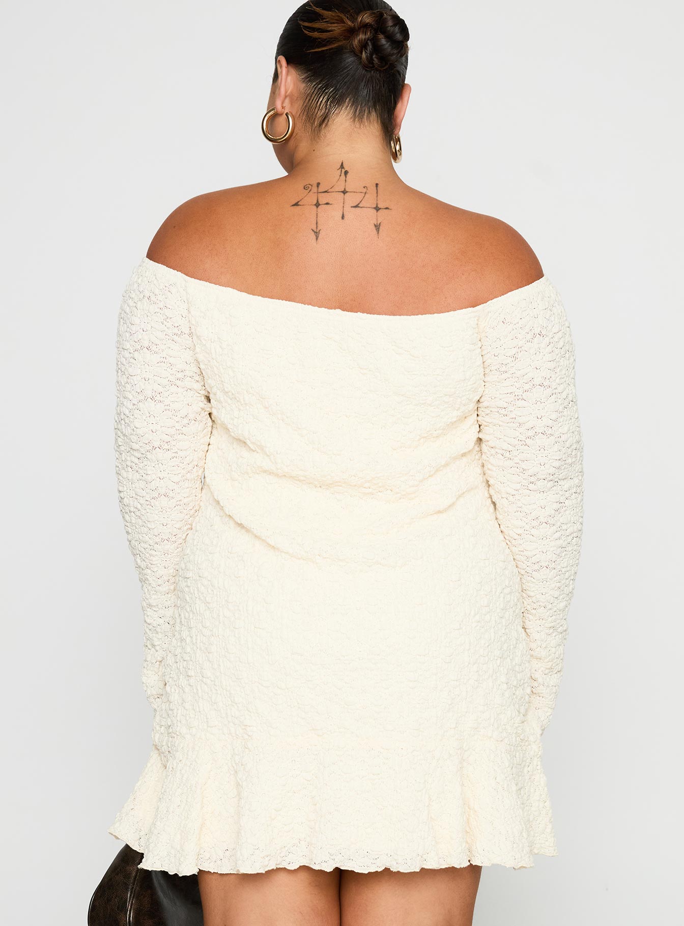 Vancesca Off Shoulder Long Sleeve Mini Dress Curve - Image 5