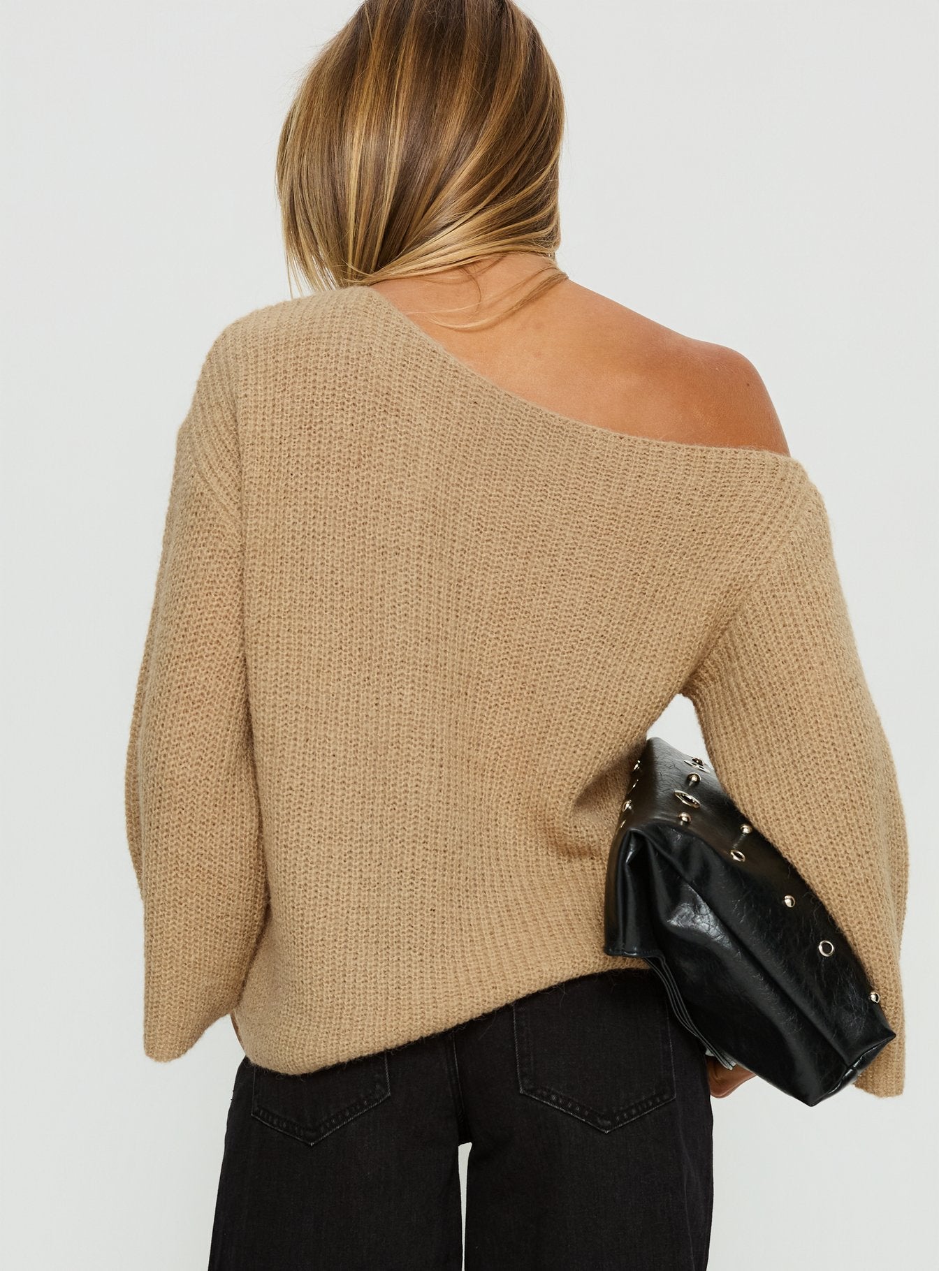 Delyn Off Shoulder Slouchy Knit Sweater Camel - Image 5