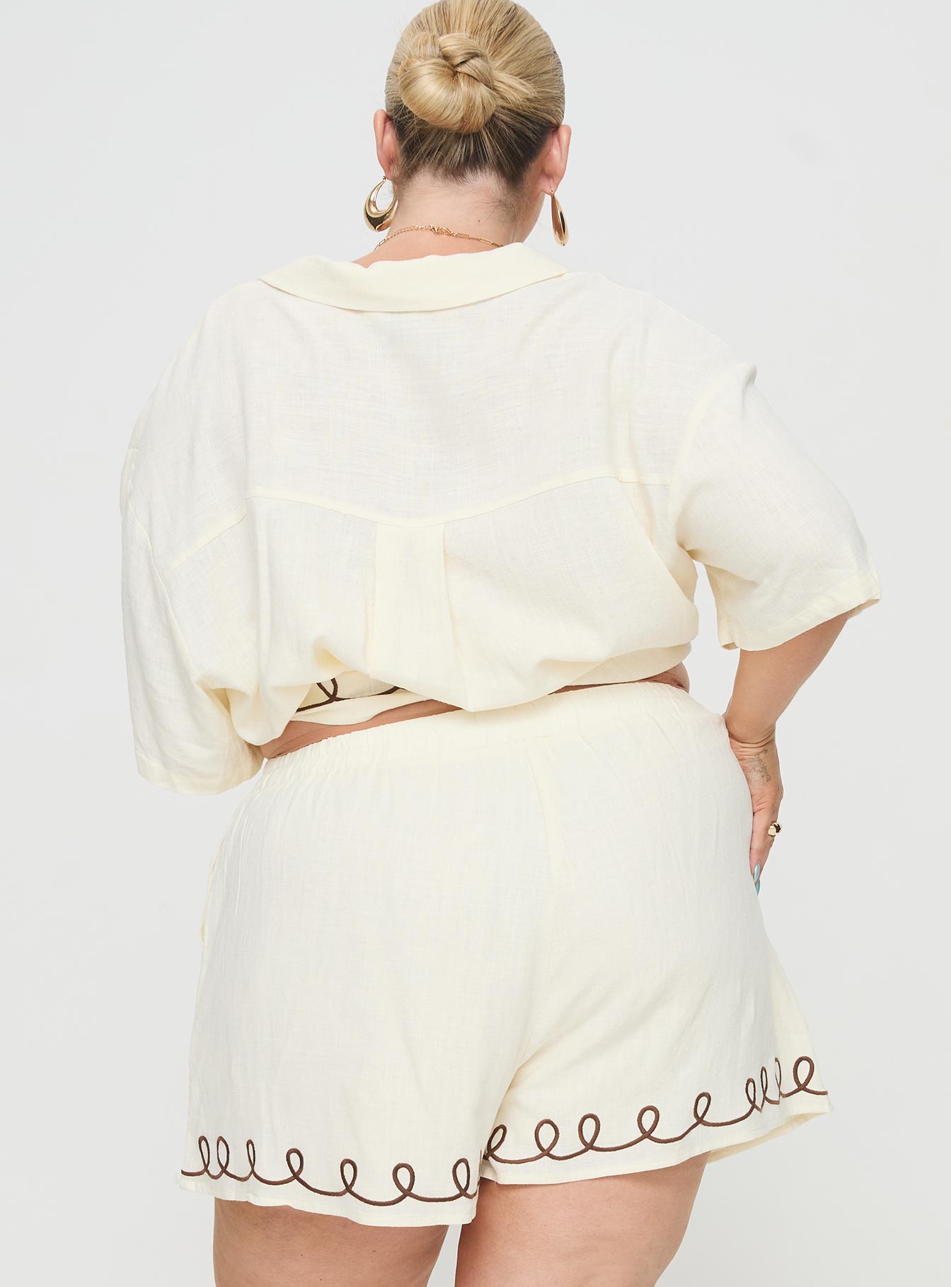 Jamari Linen Blend Shorts Cream / Brown Curve - Image 5