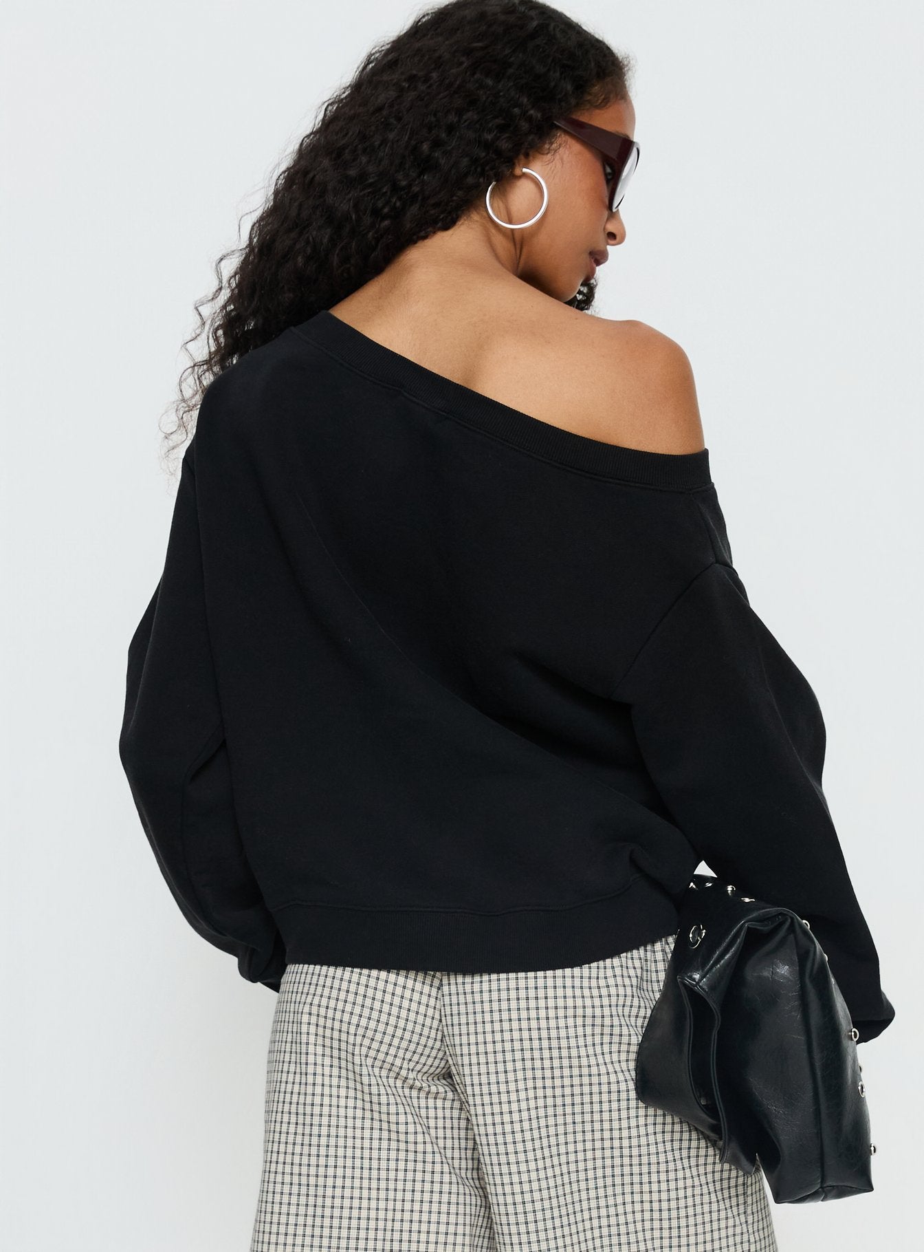 Wellness Off the Shoulder Jumper Washed Black - Image 5