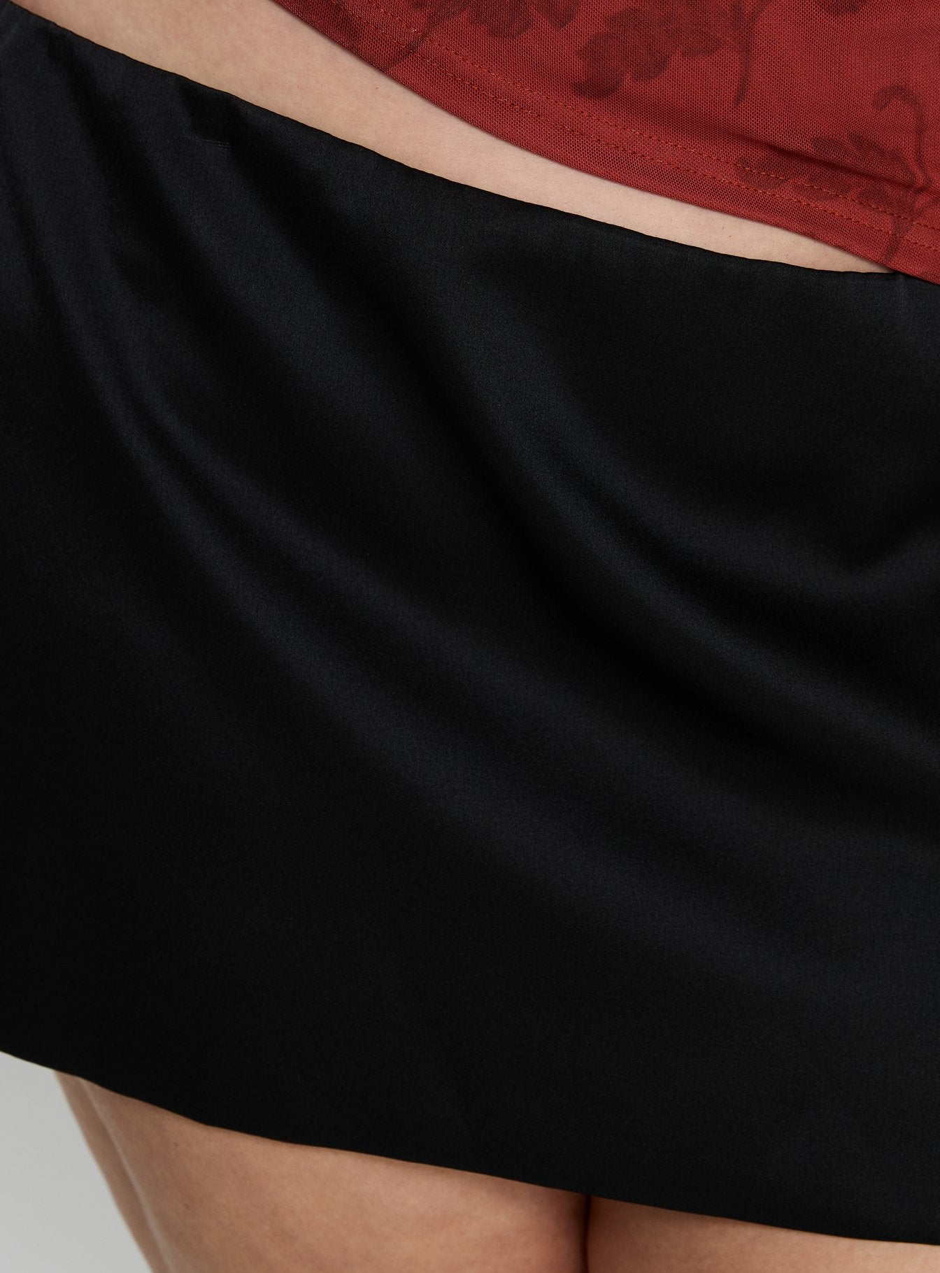 Nadya Satin Tailored Mini Skirt Black Curve - Image 6