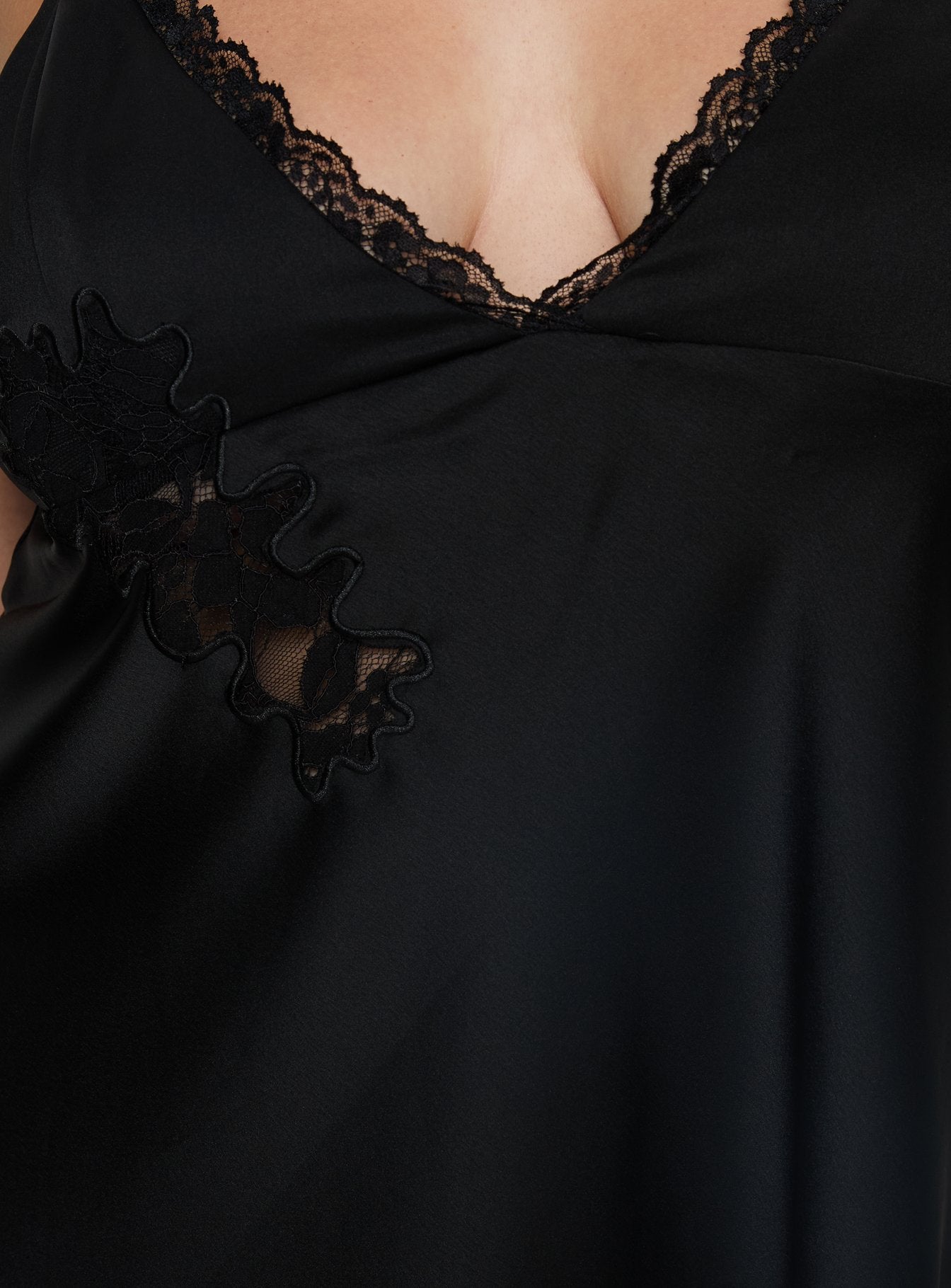 Aloura Spliced Lace Mini Dress Black Curve - Image 6