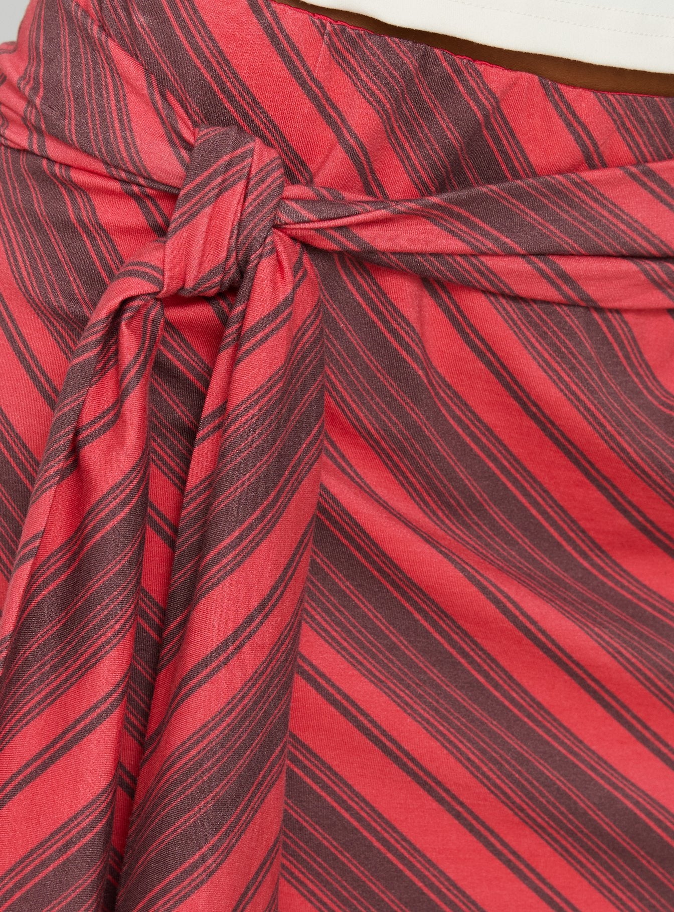 Lindsy Tie Side Mini Skirt Red Multi - Image 6
