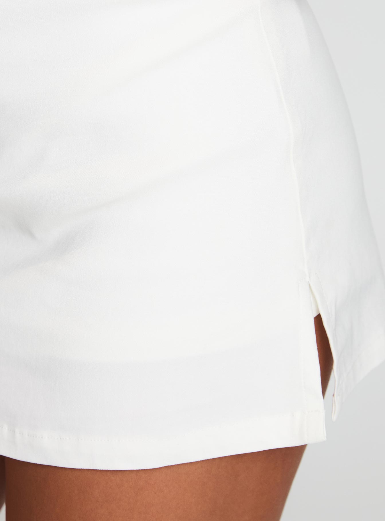 Can't Sleep Skort White Petite - Image 6